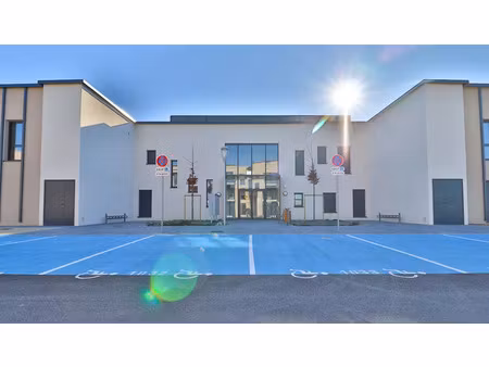 location local commercial 1 pièces fagnières 51510 - 1020 € - surface privée