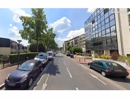 boutique 575 m² suresnes