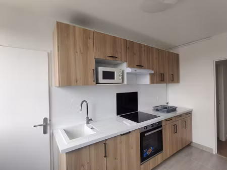 colocation dans un appartement charmant de trois chambres