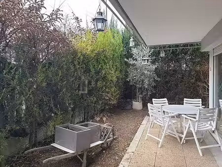 appartement 2 chambres meublé avec garage  jardin et ascenseur