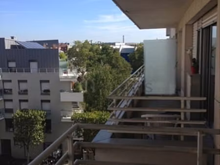 studio meublé avec terrasse et ascenseur