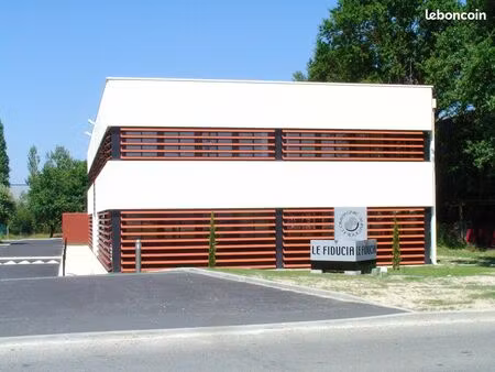 a louer bureau de 14m2 318 ht charges comprises