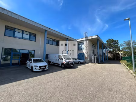 location bureau 214 m² à bron (69500)