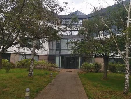 plateforme en zone franche 518m² environ face hôpital   hôtel des impôts.. toute activité 