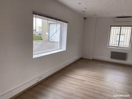 bureau 25 m2 tout compris