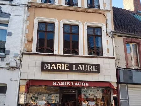 fond de commerce + grand appartement au dessus
