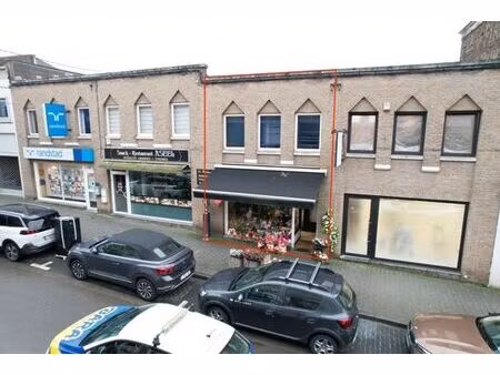 commerce situé au centre de la louvière + parking extérieur