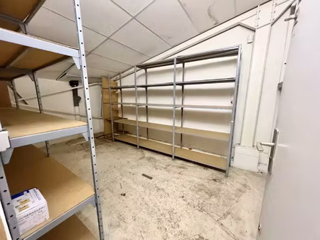 location commerce 1 pièce 16 m² à saint-tropez (83990)