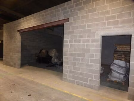 entrepot de 100 m2 dans un complex industriel securise