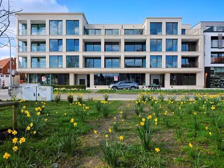 nouveau bâtiment commercial (252 m²) à sint-andries