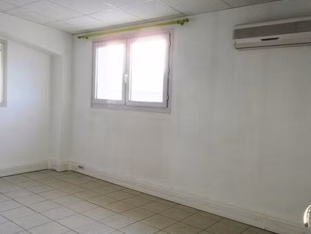 local commercial 77 m²