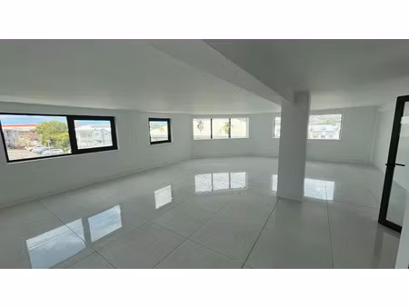 location locaux professionnels 1 pièce 70 m² à fort de france (97200)  1 640 €