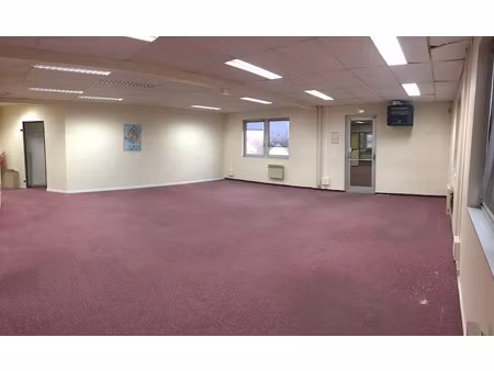 location meublée locaux professionnels 134 m² à houilles (78800)  2 500 €