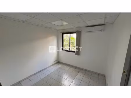 location locaux professionnels 1 pièce 9 m² à le lamentin (97232)  422 €