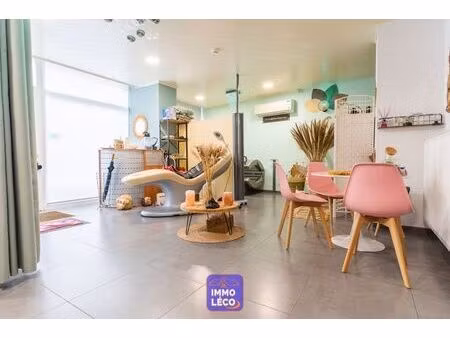 maison de commerce avec habitation et garage de 55m². beaux