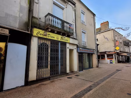 à louer local commercial 66 m2 en plein coeur de sablé-sur-