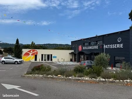 local commercial 180m²