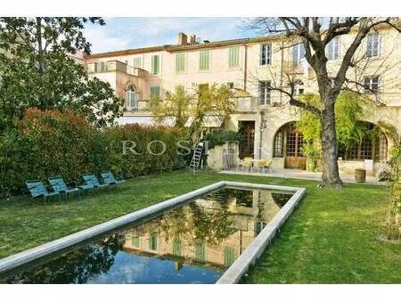 maison de maître sur parc avec piscine au cœur d'apt
