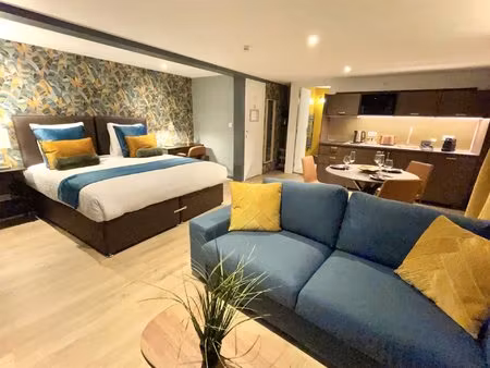 une maison. une activité. une nouvelle vie