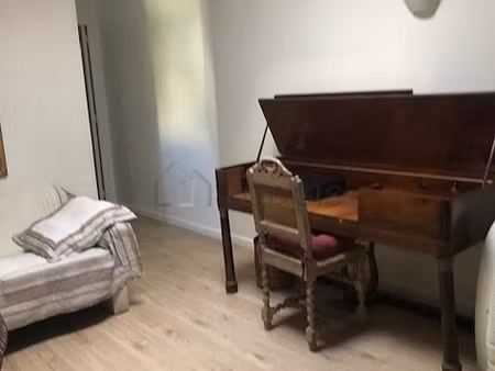 maison individuelle 1 chambre meublée avec cheminée