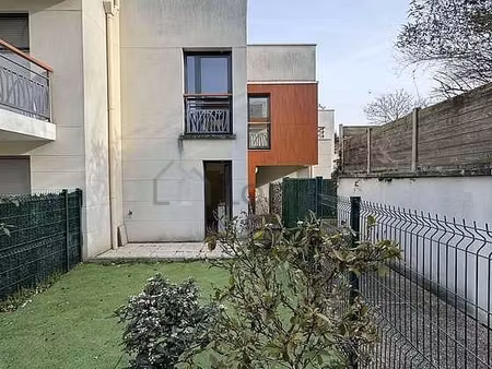 maison individuelle 3 chambres meublée avec jardin