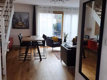 maison individuelle 3 chambres meublée avec garage  terrasse et place   de parking en opti