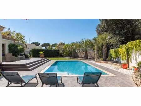 maison contemporaine avec piscine et jardin la grande-motte (34)