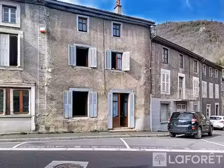 vente maison 4 pièces 94 m² à massiac (15500)  35 000 €