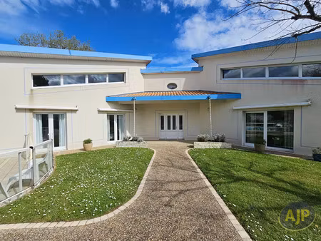 vente maison 6 pièces 240 m² saint-georges-des-coteaux (17810)