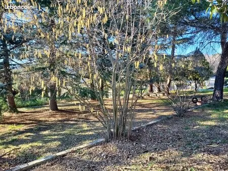 terrain 1 115 m² berre les alpes