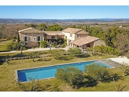 proche bonnieux  très beau mas xviiième rénové sur plus de 2 hectares de terrain avec...