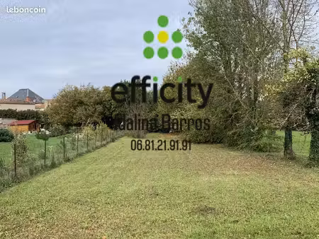 terrain 810 m² aigre