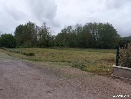 terrain plat à bâtir de 1100 m²