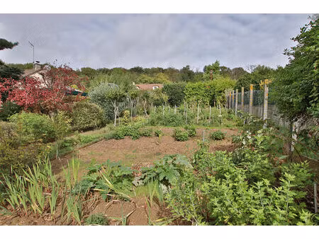 terrain constructible à linas de 384m2