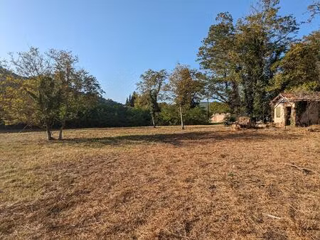 salernes  terrain plat constructible de 3 773 m²  canal d'arrosage  proche village