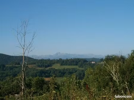 terrain agricole d’environ 1 hectare avec ancienne ferme en ruine et une très belle vue su