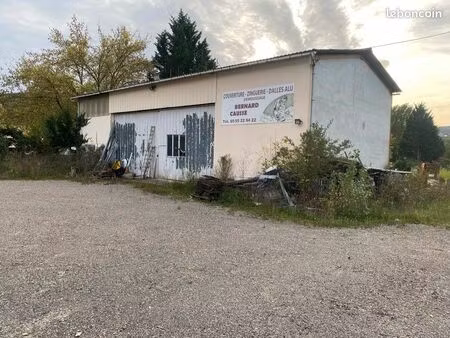 entrepôt 200m2 + mezzanine 50m2