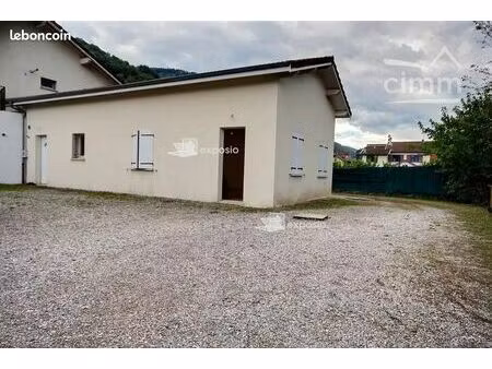 local commercial 78 m² froges