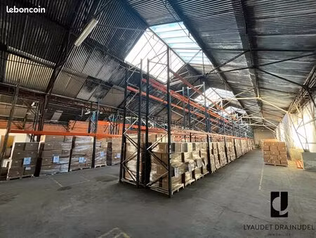 local 6400 m² mably