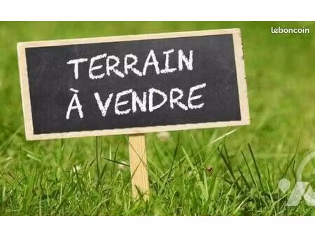 terrain 1776 m² camon