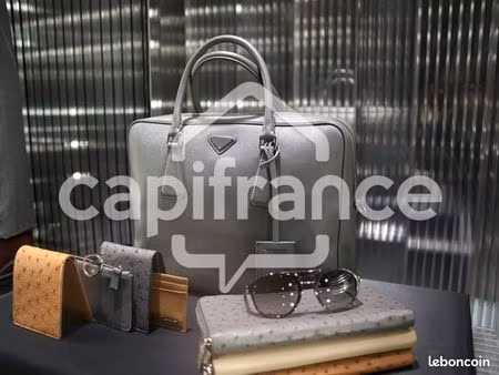 local commercial 1 000 m²