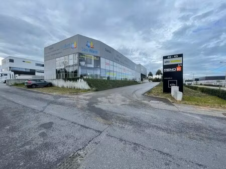 hall industriel de 1570m² à vendre