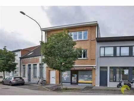 handelswoning met woonst en parking voor de deur!