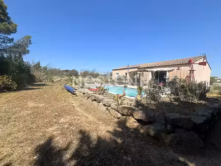 villa plain-pied 140 m² - 3 chambres  piscine et cuisine d'été sur 1200 m² à aigues-vives