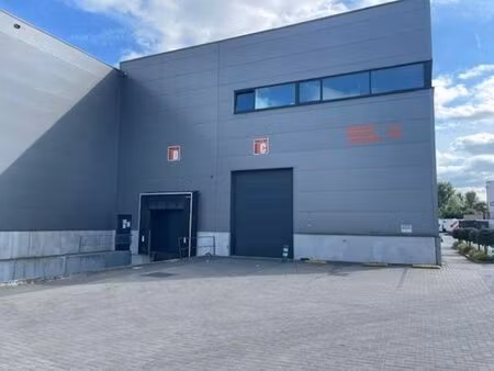 entrepot de 2645m² et bureaux de 375m²