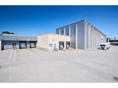entrepôts de 1875m² et de 2400m² à louer