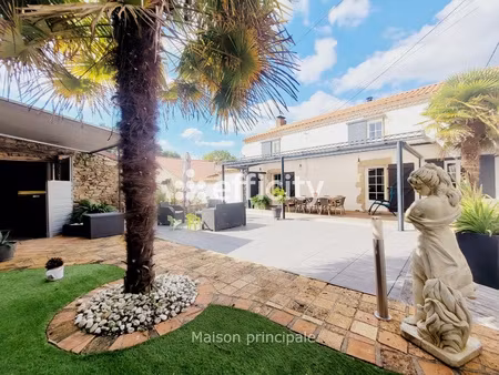 maison 6 pièces - 266 m²