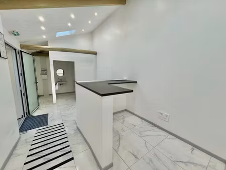 location locaux professionnels 30 m² à gretz-armainvilliers (77220)  950 €