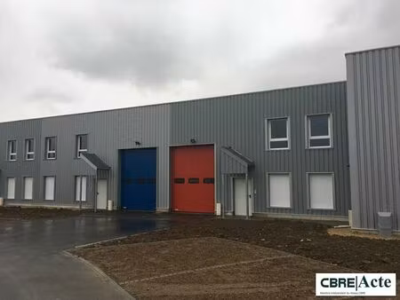 location local d'activités lesmenils 267 m²