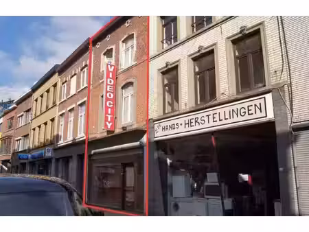 in het centrum gelegen handelspand met woonst